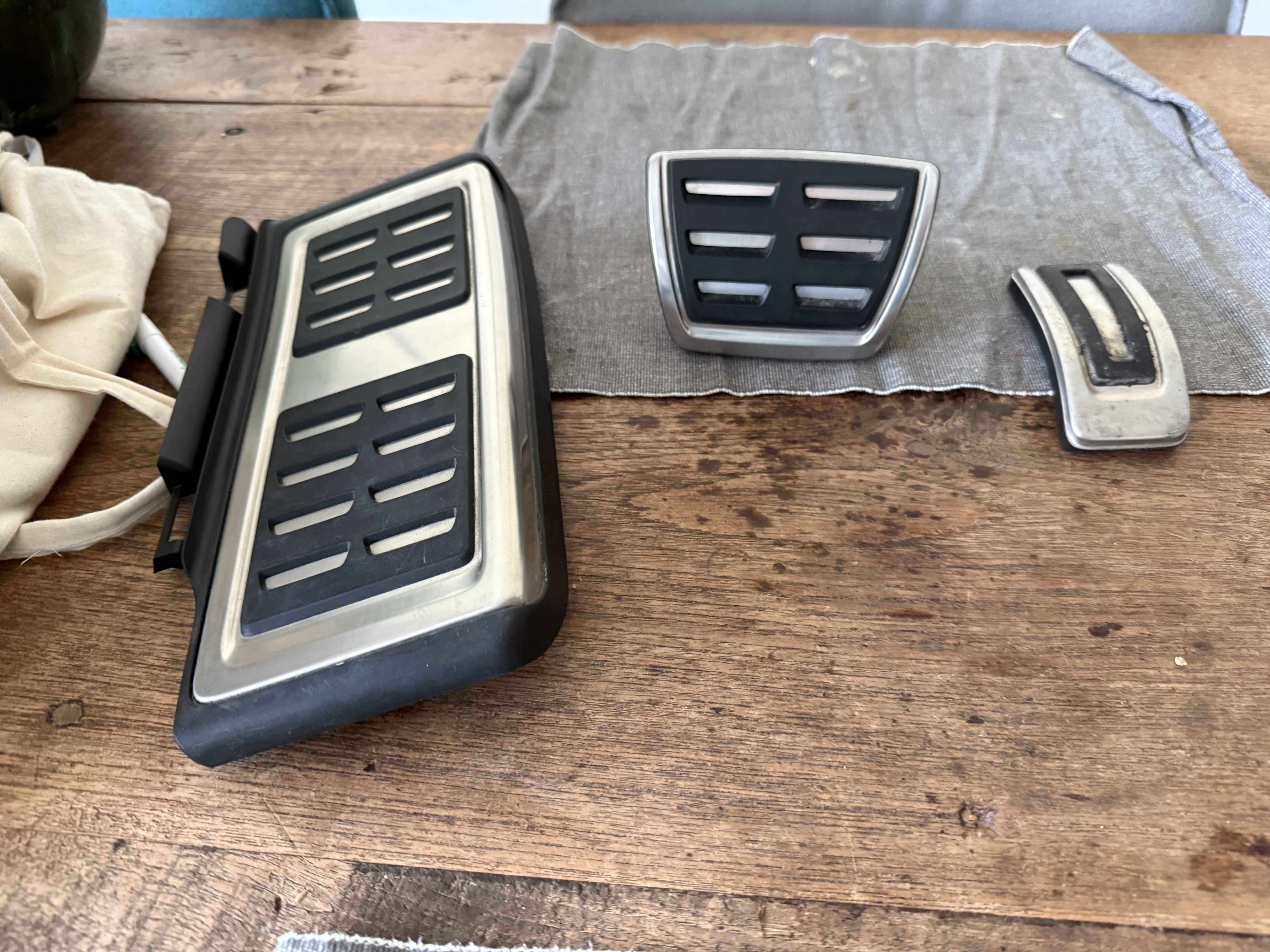 The steel pedals.