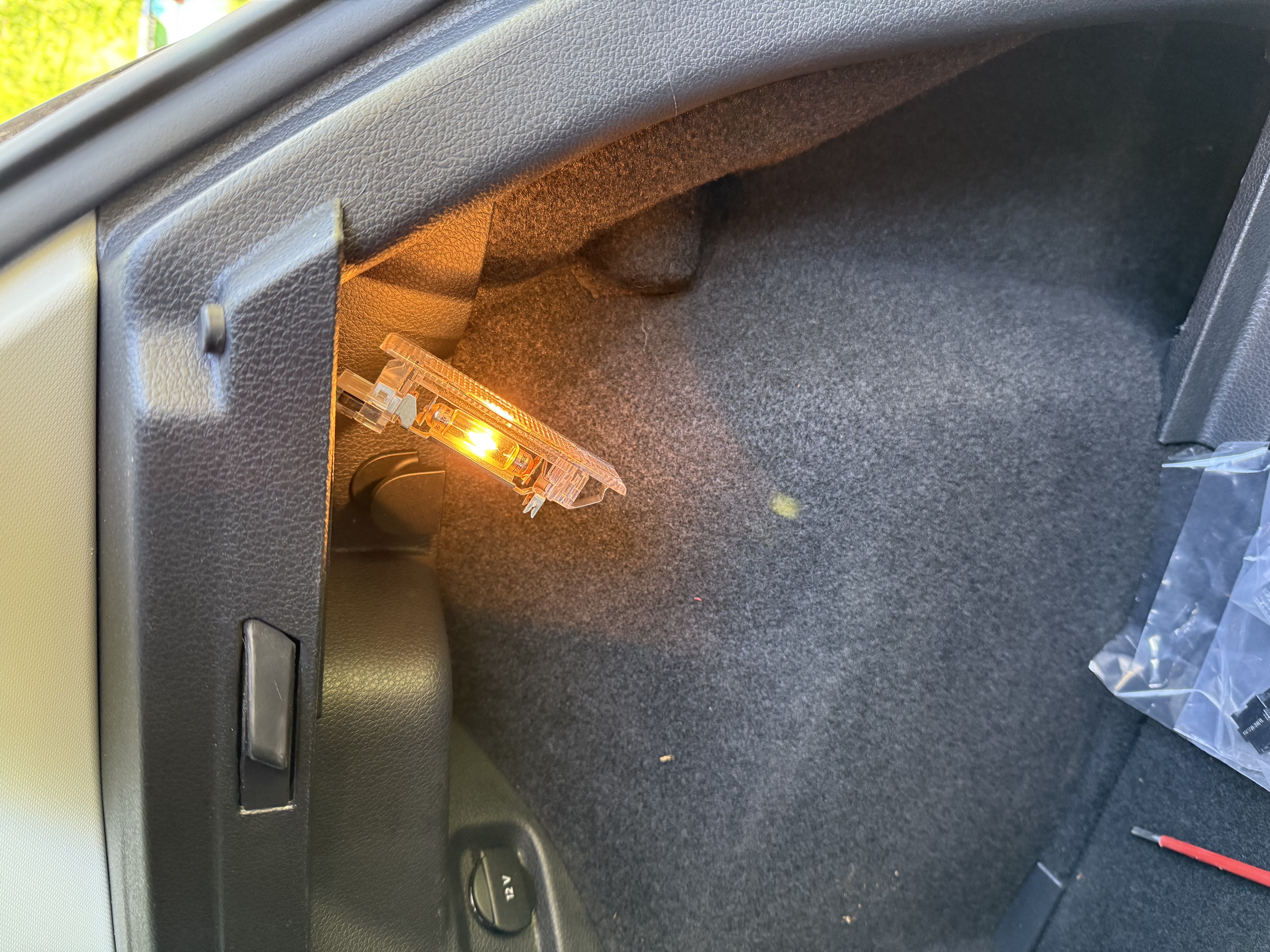 Installation of trunk light 1